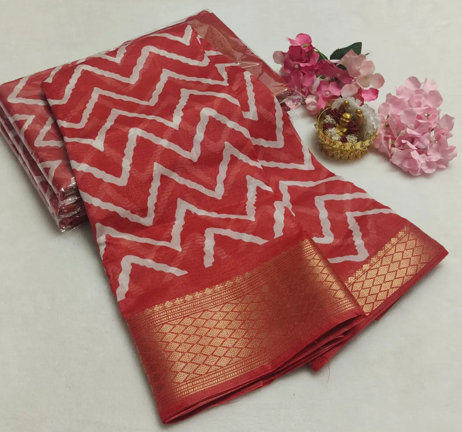 Chevron Wave Banarasi Border Dolla Silk Saree